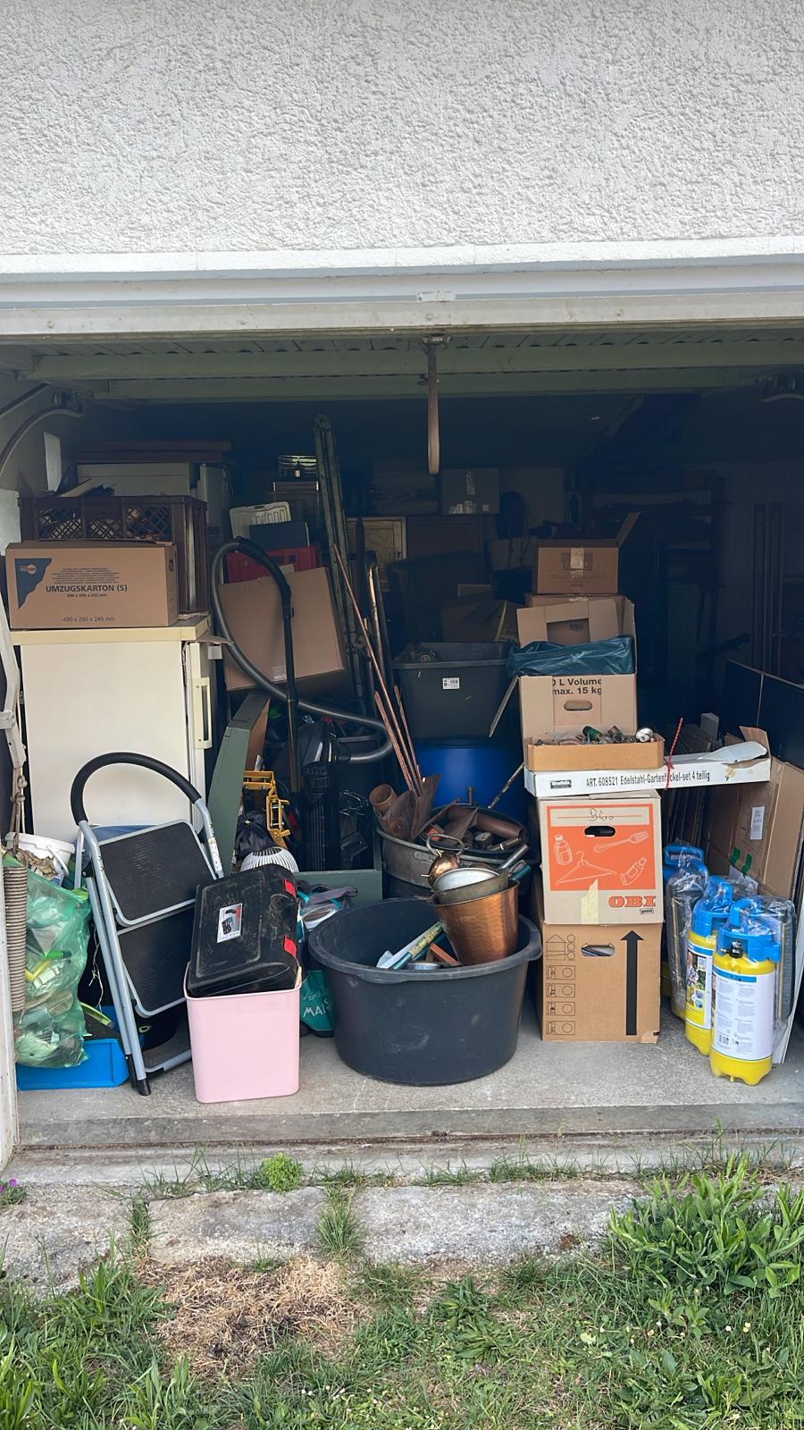 Vorher-Aufnahme aus dem Auftrag Entrümpelung Garage Herr Winkler in Triberg