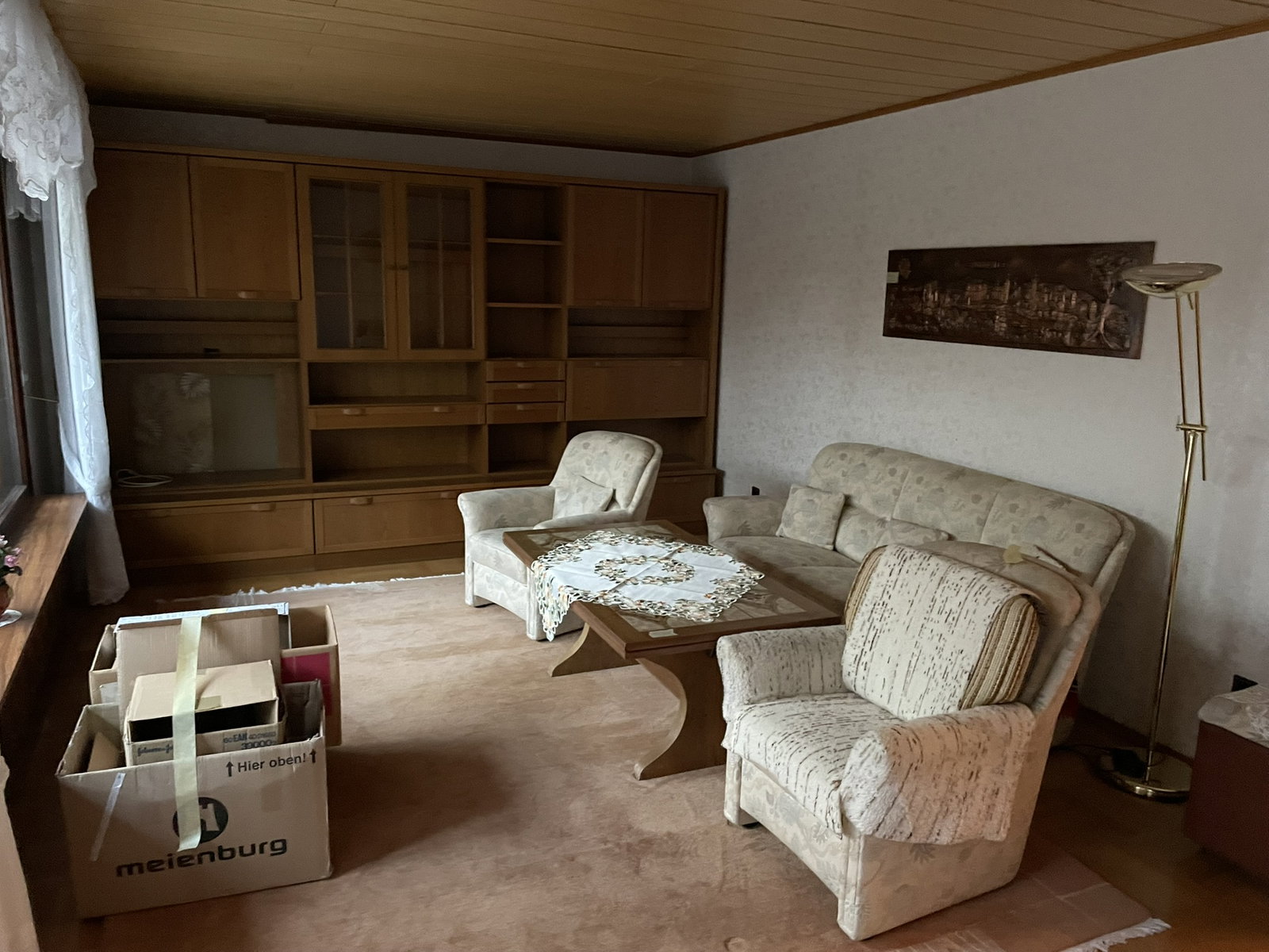 Vorher-Aufnahme aus dem Auftrag Entrümpelung Wohnzimmer Frau Baier im Filstal