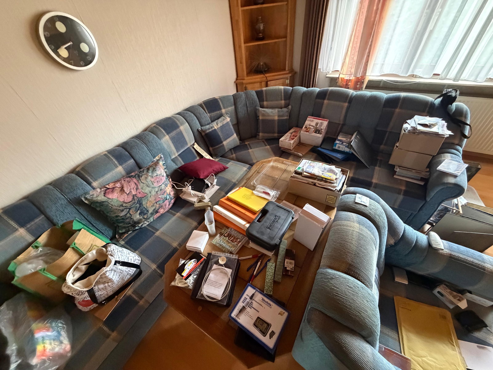Vorher-Aufnahme aus dem Auftrag Haushaltsauflösung Wohnzimmer Frau Bieselin im Filstal